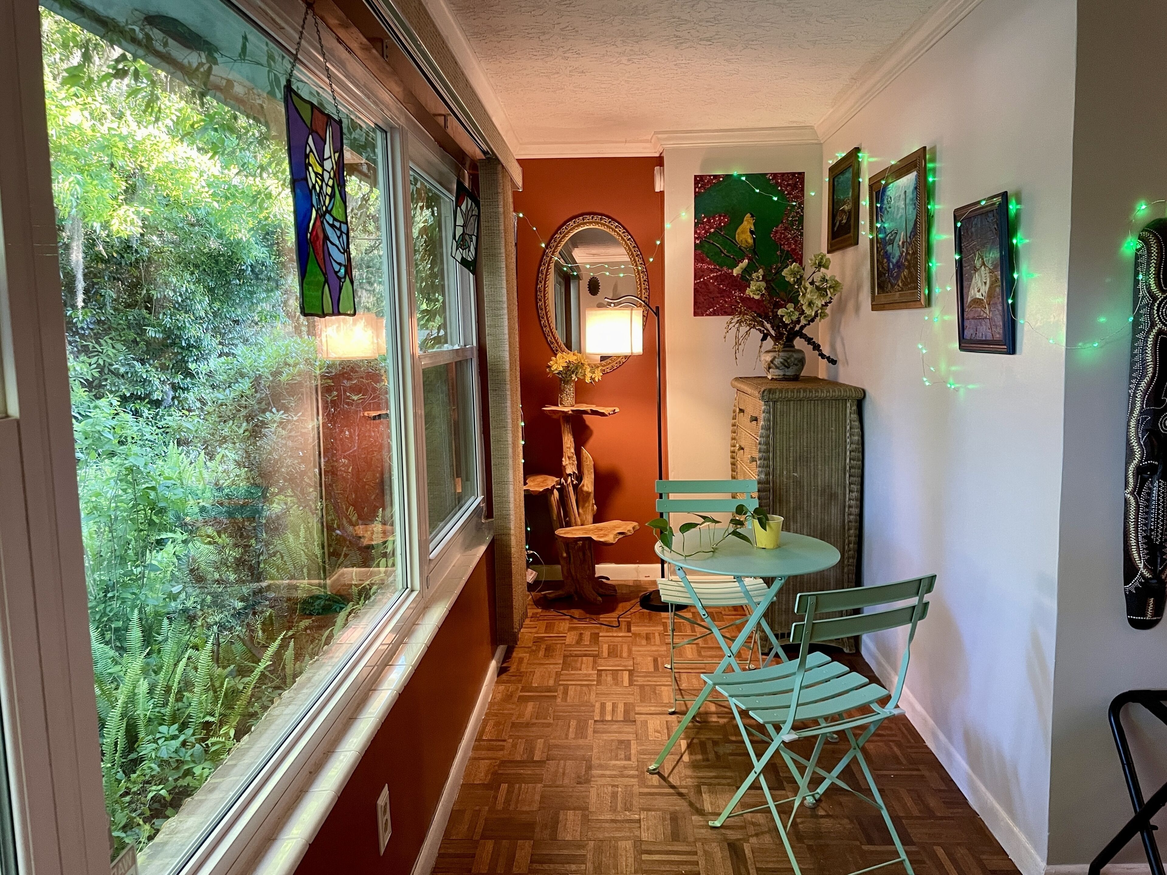 Private Bed & Bath hosted by psychicmediumtree, I95, airport, dog