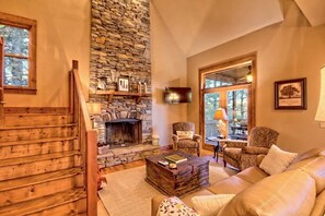 TV, fireplace - Cottage in the Woods Retreat (Blue Ridge)