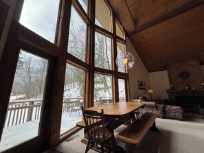 Dining - Ski-in Ski-out Killington Chalet on Great Eastern Trail, Huge Loft + 4 Bedrooms (Killington)