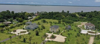 Splitter ny hytte med 2 soverom med stor gård  