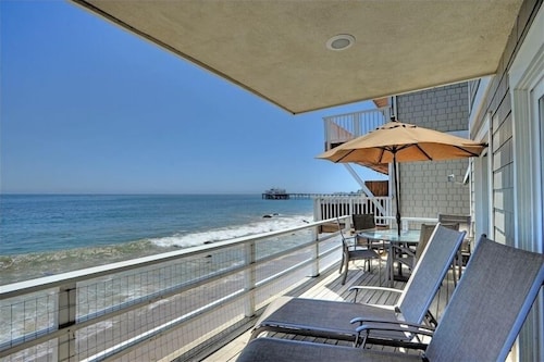 Oceanfront Retreat on Sandy Carbon Beach - Dolphin
