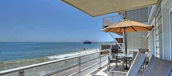 Oceanfront Retreat on Sandy Carbon Beach - Dolphin