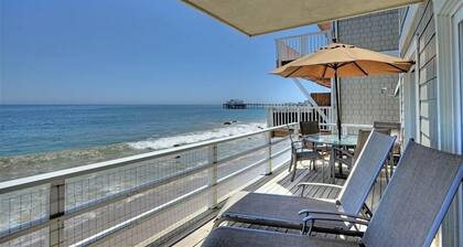 Oceanfront Retreat on Sandy Carbon Beach - Dolphin