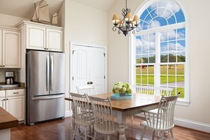 Dining - Absolute Bliss!!  Gorgeous lake resort home on most coveted spot on Lake Anna! (Mineral)