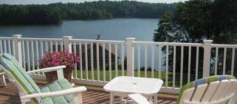 Absolute Bliss !! Magnifique maison de villégiature sur le lac sur l'endroit le plus convoité du lac Anna!