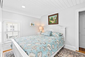 2 室のベッドルーム、アイロン / アイロン台、WiFi (無料)