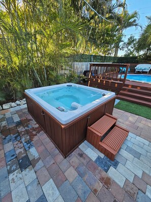 Alberca techada y alberca climatizada