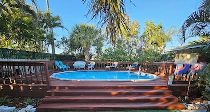 1 km bis Siesta Key, beheizter Pool und Whirlpool, Grill, Beach Cart, WLAN, Babyartikel