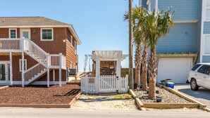 Unclassified image, 4 of 25, button - Atkinson Shores - Beautiful 4BR Home on a Quiet Street (Surf City)