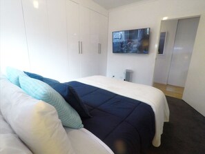 2 bedrooms, iron/ironing board, travel crib, free WiFi