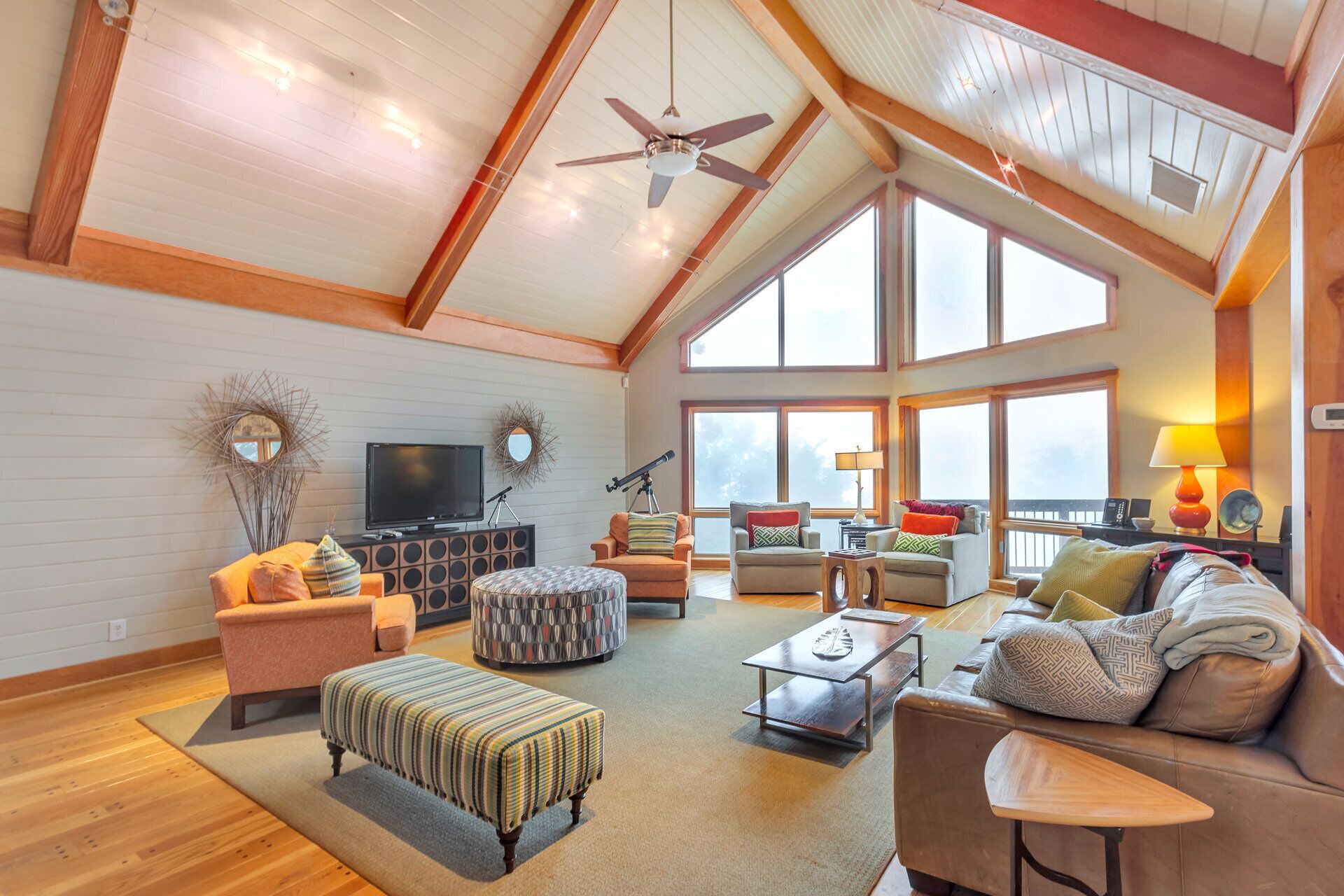 Smart TV, fireplace, DVD player, table football