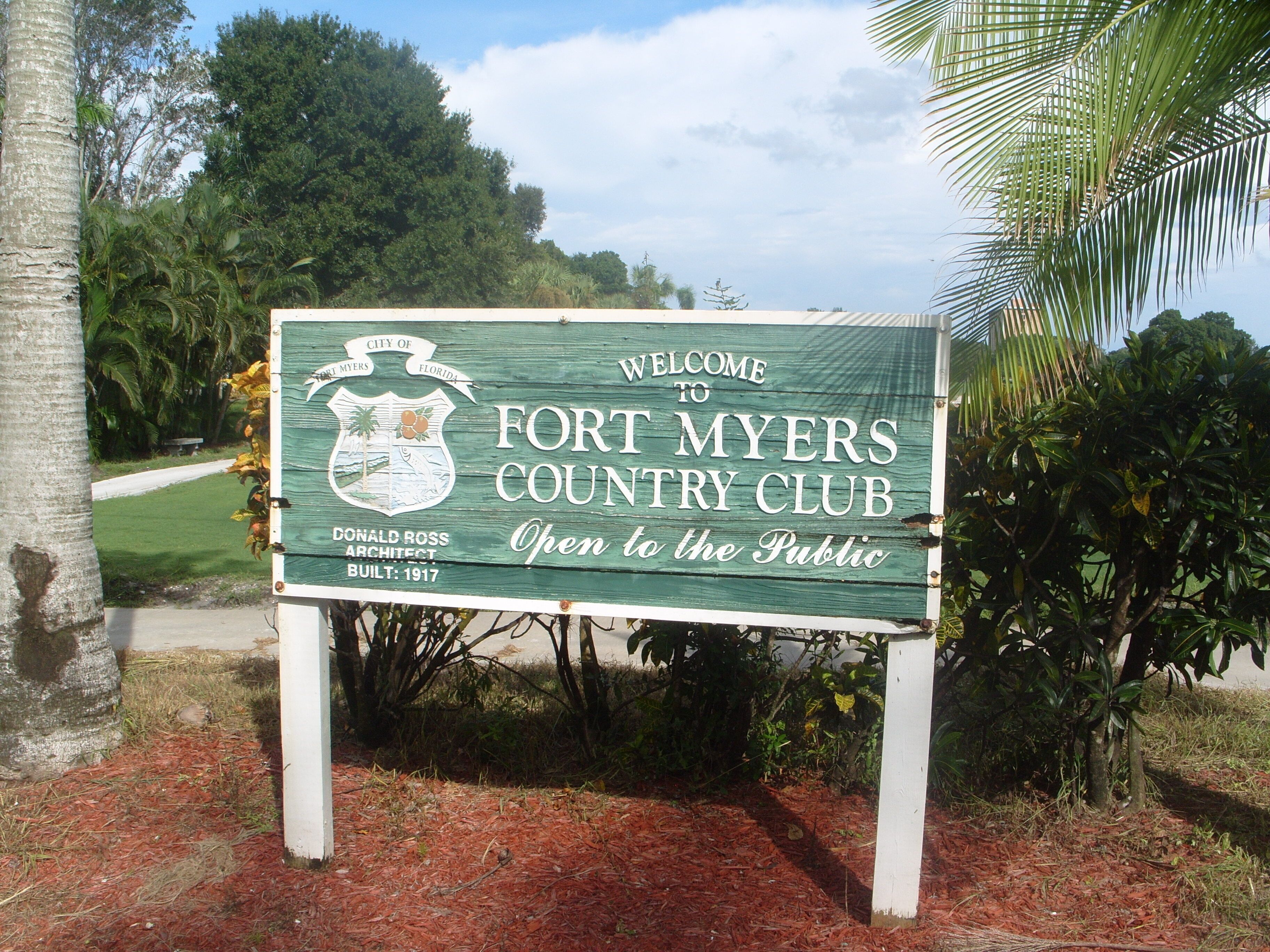 A welcome sign for Fort Myers Country Club, built in 1917 by Donald Ross.