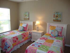 4 bedrooms, iron/ironing board, travel cot, free WiFi - Elegant, Spacious Townhome within 4 Miles to Walt Disney World (Kissimmee)