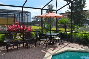 Outdoor dining - Elegant, Spacious Townhome within 4 Miles to Walt Disney World (Kissimmee)
