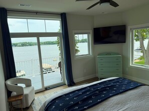 7 slaapkamers, een bureau, een strijkplank/strijkijzer, reisbedje