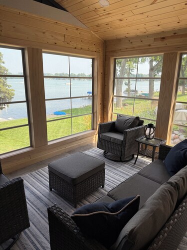 Island view cottage on crystal clear spring fed lake.