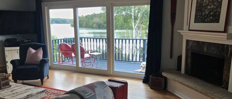 Smart TV, fireplace, DVD player, books