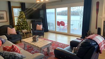 Smart TV, fireplace, DVD player, books