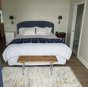 7 Schlafzimmer, Schreibtisch, Bügeleisen/Bügelbrett, Reisekinderbett