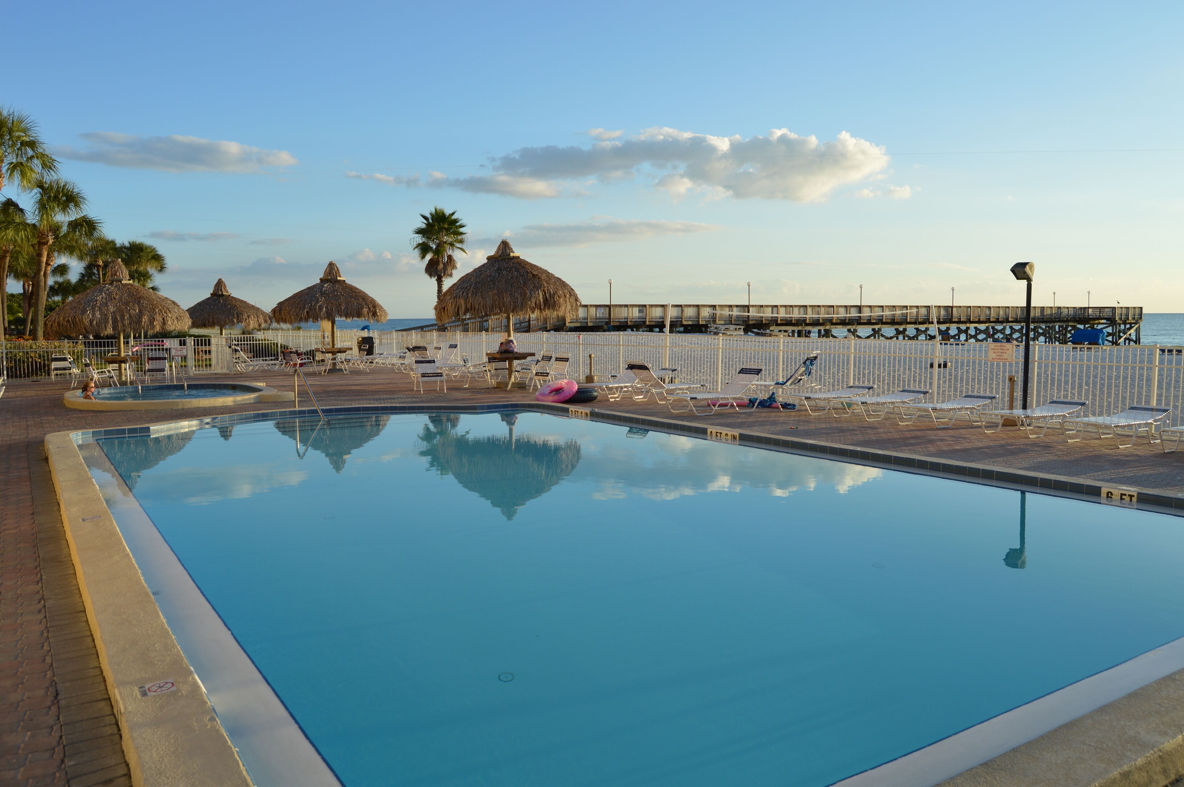 DIRECTLY ON THE BEACH -Perfect for a Family Vacation.