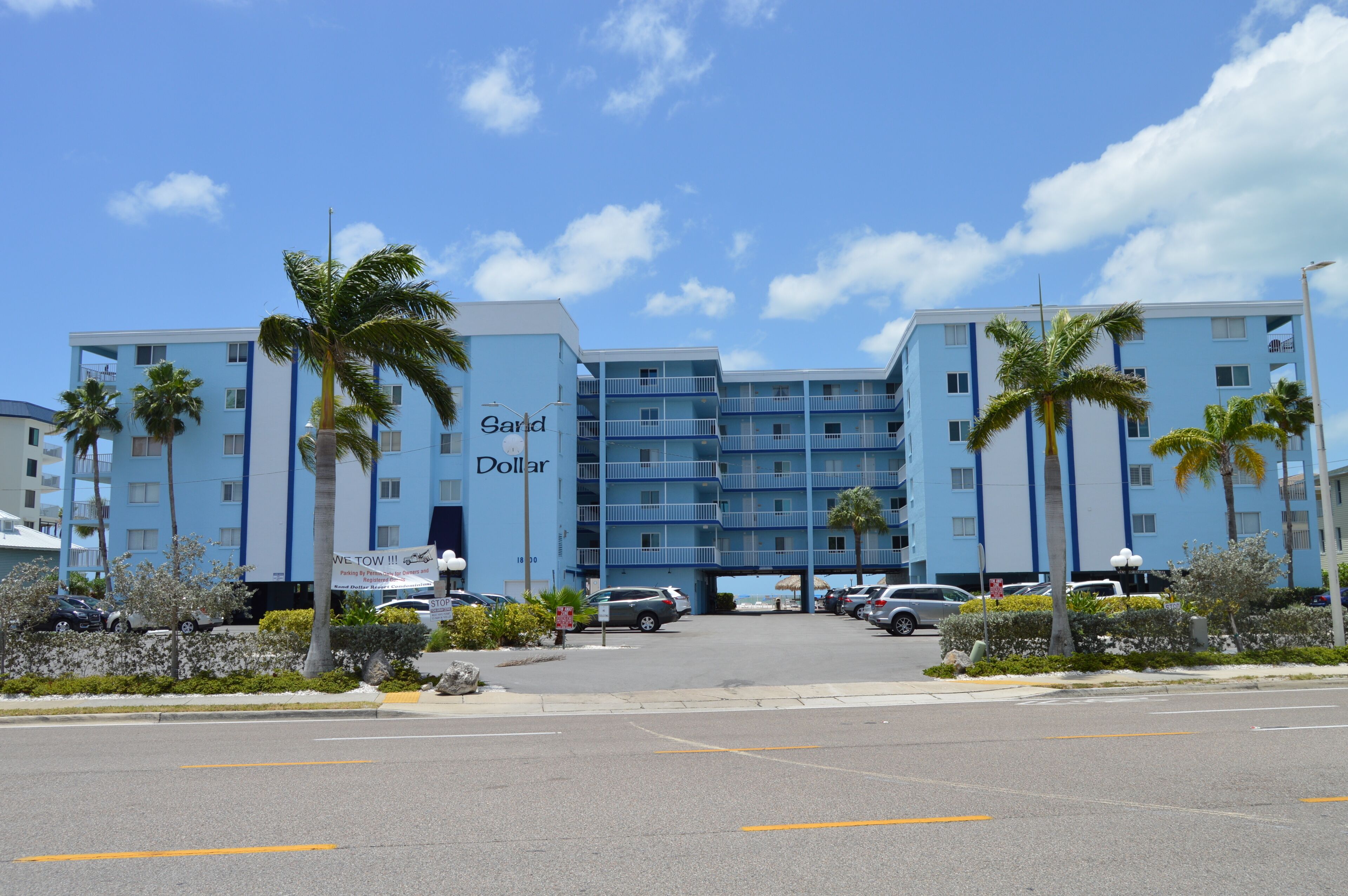DIRECTLY ON THE BEACH -Perfect for a Family Vacation.