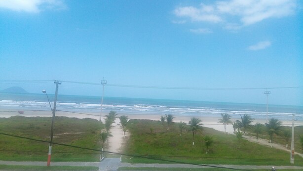 A beach view with palm trees and a clear sky. - Apartment with ocean view. 2 bedrooms. BORACEIA BEACH (boraceia)