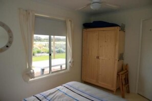 3 bedrooms, iron/ironing board - Shack by the Sea Middleton (Middleton)