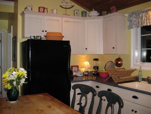 Fridge, microwave, oven, stovetop - WALK TO ACADIA'S TRAILS, OCEAN FROM THIS QUIET, CHARMING CARRIAGE HOUSE (Southwest Harbor)
