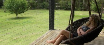 PERFECT FOR LARGE FAMILIES CLOSE TO BEACH AND SHOPS, ACREAGE & GAMES ROOMS