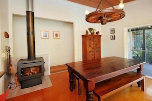 Interior - PERFECT FOR LARGE FAMILIES CLOSE TO BEACH AND SHOPS, ACREAGE & GAMES ROOMS (Coffs Harbour)