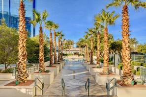Property grounds - No Resort Fee ! Balcony Strip View Suite - Pool (Las Vegas)
