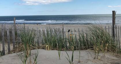 "Seaside Nest" - Rockaway Beach, NY - On Beach Block