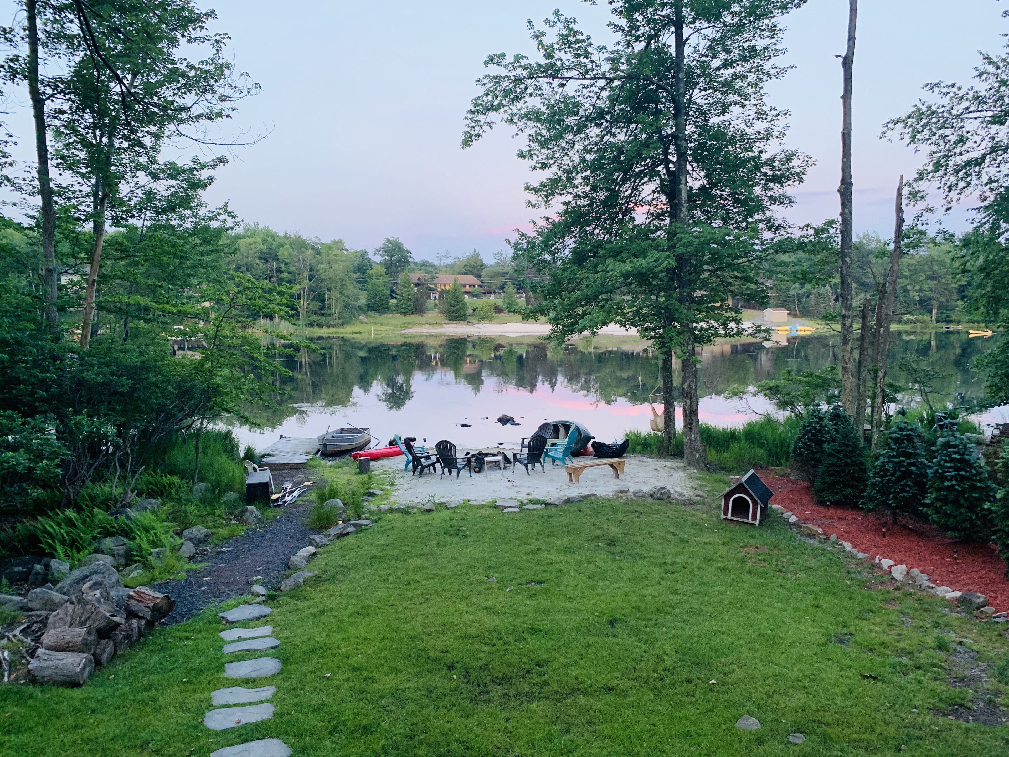 Lake House Gem in the Poconos w/ HOT TUB, BOATS/FIREPIT/POOL/DECK&GAS GRILL