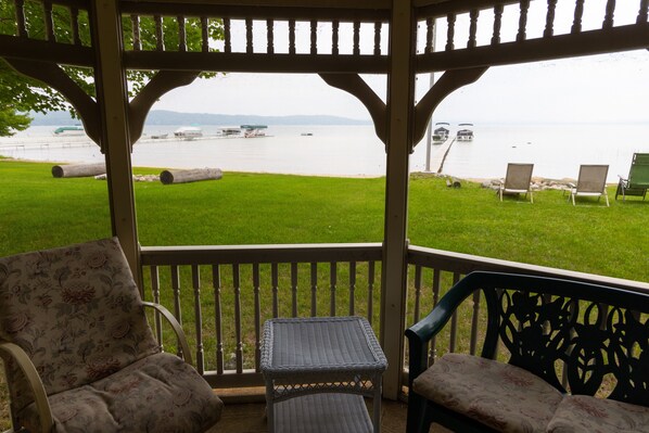 Terrace/patio - Escape to BEAUTIFUL Northern Michigan this fall! (Honor)