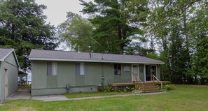 Exterior - Escape to BEAUTIFUL Northern Michigan this fall! (Honor)