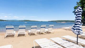 Ubicación a pie de playa y tumbonas