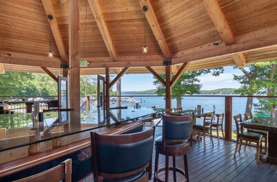 🏖 Lake Winnipesaukee Vacation at Akwa Marina 🏖 Beach, Pool, Hot Tub, Beach Bar