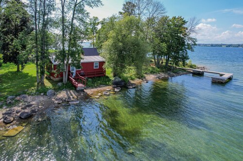 2 BR Cabin - Waterfront location on St. Lawrence River