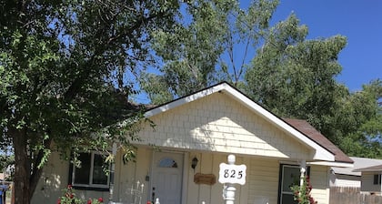 Rose Haven Cottage is a small comfortable home. In the heart of Montrose.