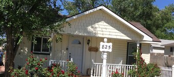 Rose Haven Cottage is a small comfortable home. In the heart of Montrose.