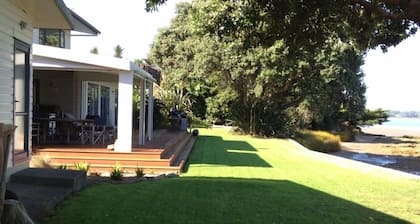 Absolute Waterfront Serenity- with small kitchen - only 1 hour from Auckland