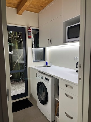 Interior - Absolute Waterfront Serenity- with small kitchen - only 1 hour from Auckland (Clarks Beach (NZ))