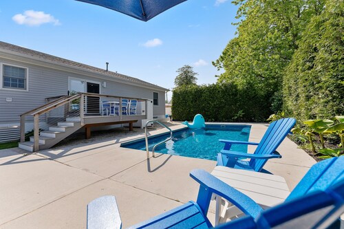 Saltwater Pool + Hot Tub Oasis | Walk to Bay Sunsets | Sleeps 8