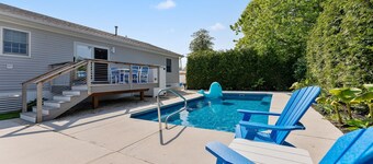 Saltwater Pool + Hot Tub Oasis | Walk to Bay Sunsets | Sleeps 8