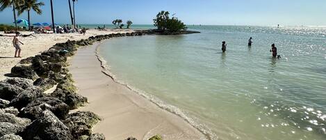 Beach nearby, sun-loungers, beach towels