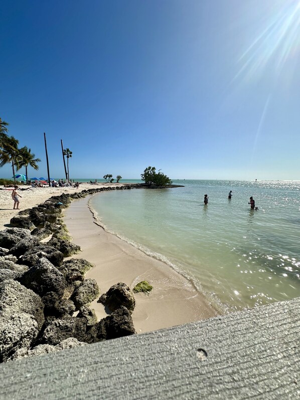 Beach nearby, sun-loungers, beach towels - Custom Built Luxury Home on Canal; Walk to Beach; Close to Everything! (Marathon)