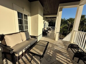 Terrace/patio - Custom Built Luxury Home on Canal; Walk to Beach; Close to Everything! (Marathon)