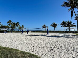 Sports court - Custom Built Luxury Home on Canal; Walk to Beach; Close to Everything! Dockage (Marathon)