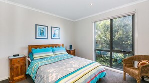 3 bedrooms, internet, bed sheets