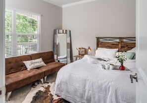 4 多间卧室、熨斗/熨衣板、WiFi、床单